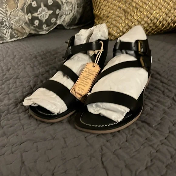 Fat Face Ellen Buckle Strap Black Sandals - Picture 2 of 7